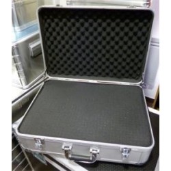 Valise aluminium STS2410P avec mousse prédécoupée + poignée télescopique